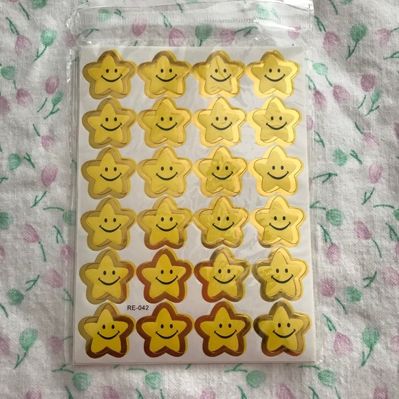 NEW 240 Pcs 10 Sheets Yellow Star Smiley Face Sticker Set - Picture 2 of 2